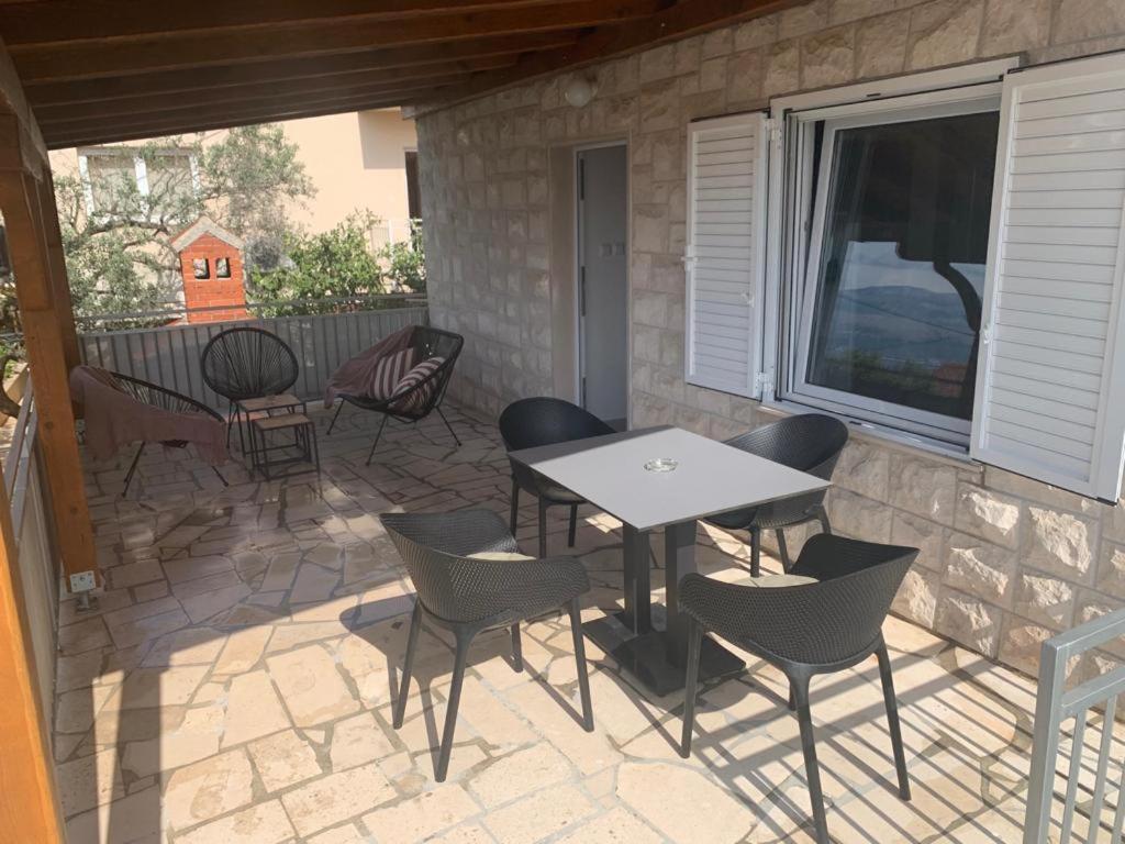 Tara'S Apartman Supetar Exterior photo